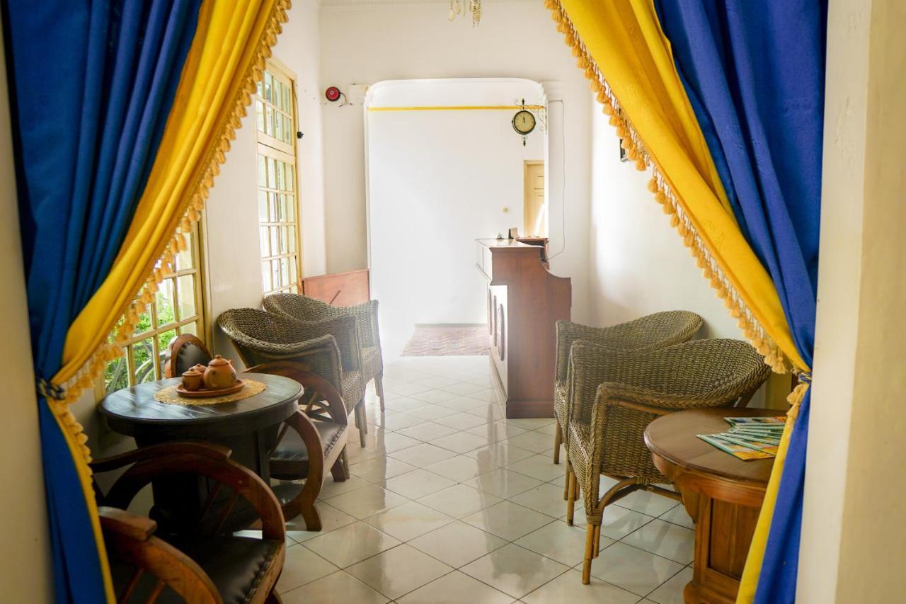 Hotel Tulips Джокьякарта Экстерьер фото