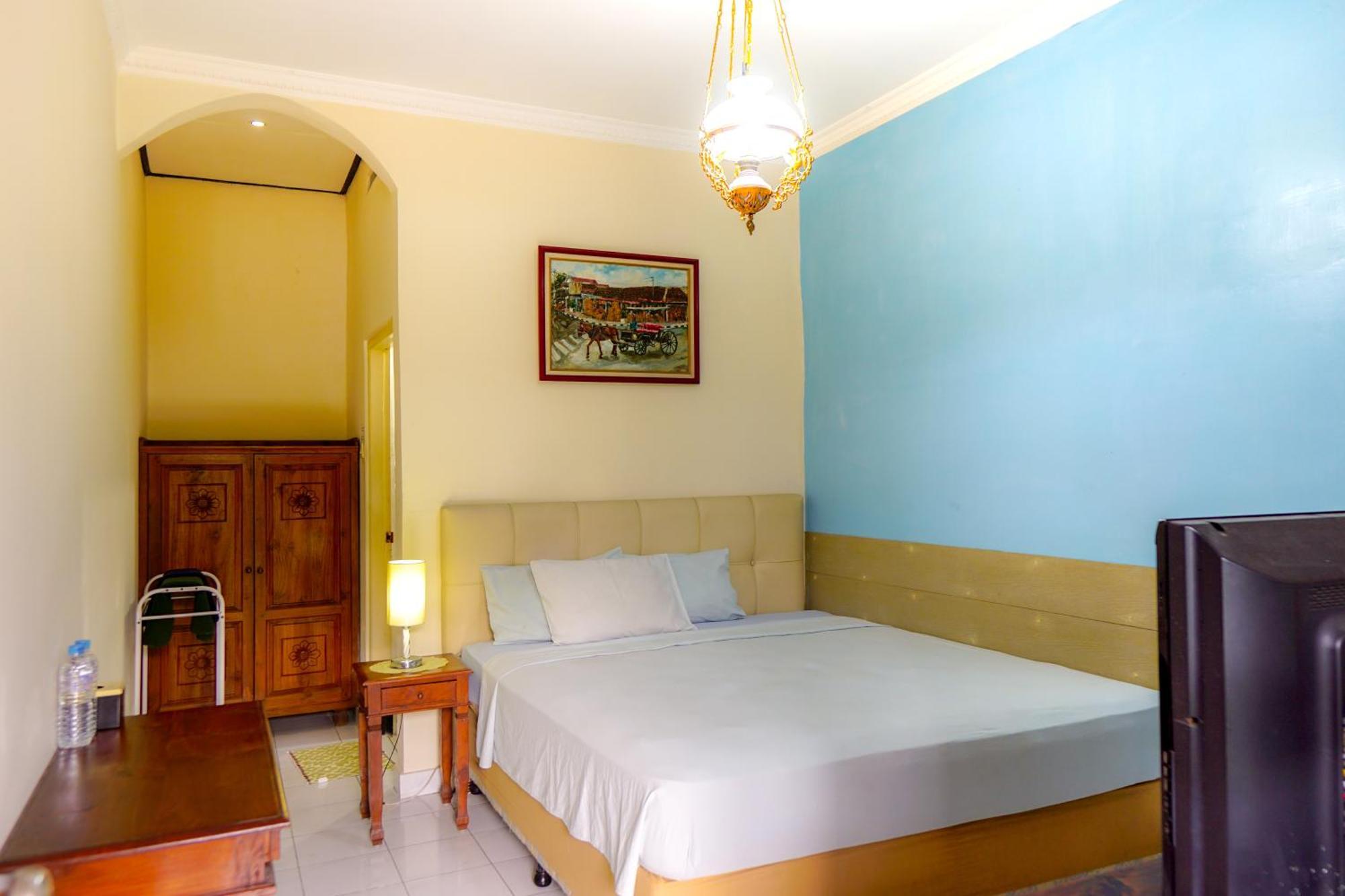 Hotel Tulips Джокьякарта Экстерьер фото